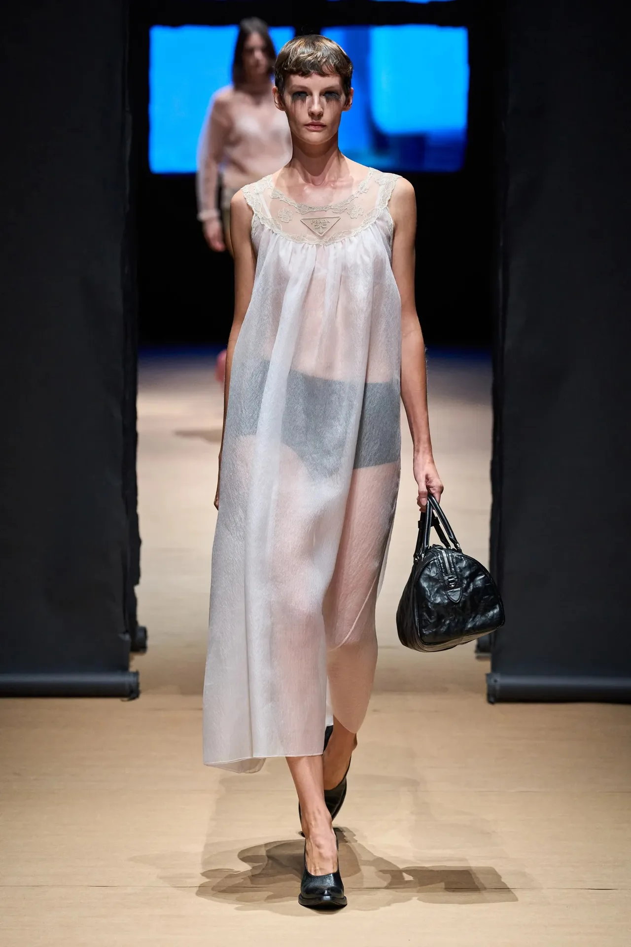 Prada Xuân Hè 2023 look 24
