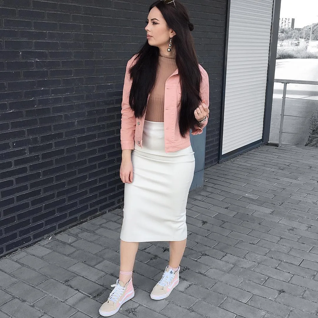 Những cô nàng sở hữu tủ giày sneaker trong mơ của mọi cô gái Những cô nàng sở hữu tủ giày sneaker trong mơ của mọi cô gái
