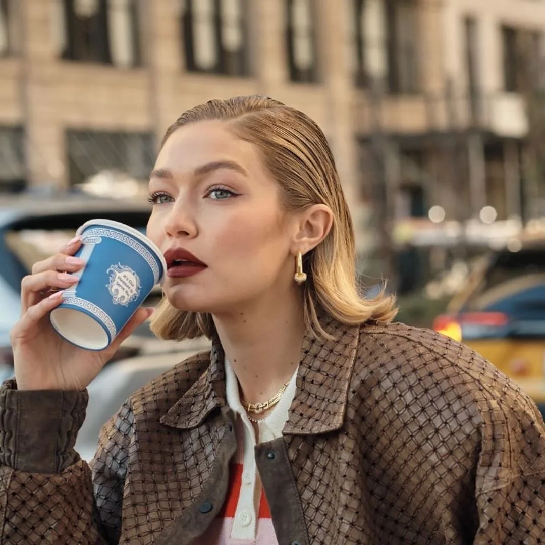 Gigi Hadid thanh lịch và hiện đại với kiểu tóc bob ướt