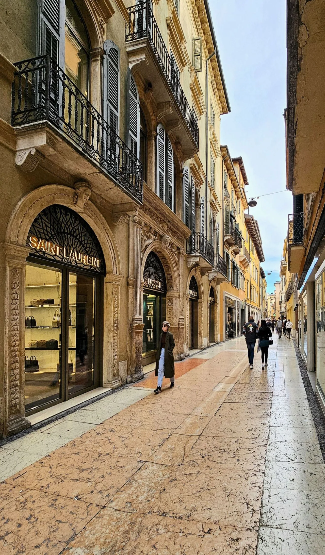 Verona là một thành phố cổ kính và lãng mạn thuộc vùng Veneto, miền Bắc nước Ý