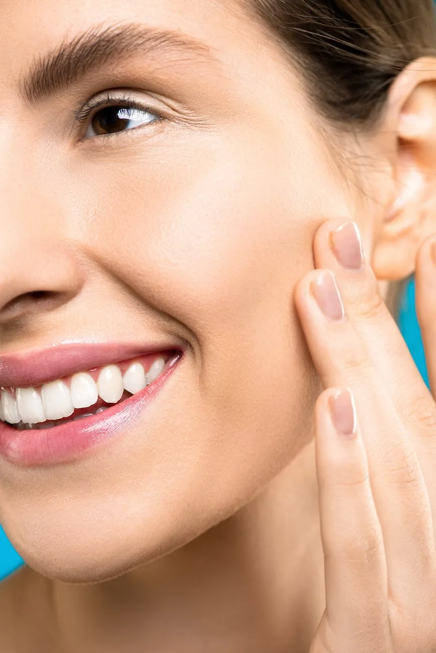 Nguyên nhân gây nên mụn ở má là do chế độ ăn uống không lành mạnh Nguyên nhân gây nên mụn ở má là do chế độ ăn uống không lành mạnh