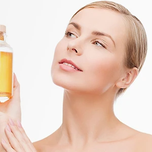 ELLE Daily Tips: dưỡng ẩm tóc tại nhà bằng dầu nóng