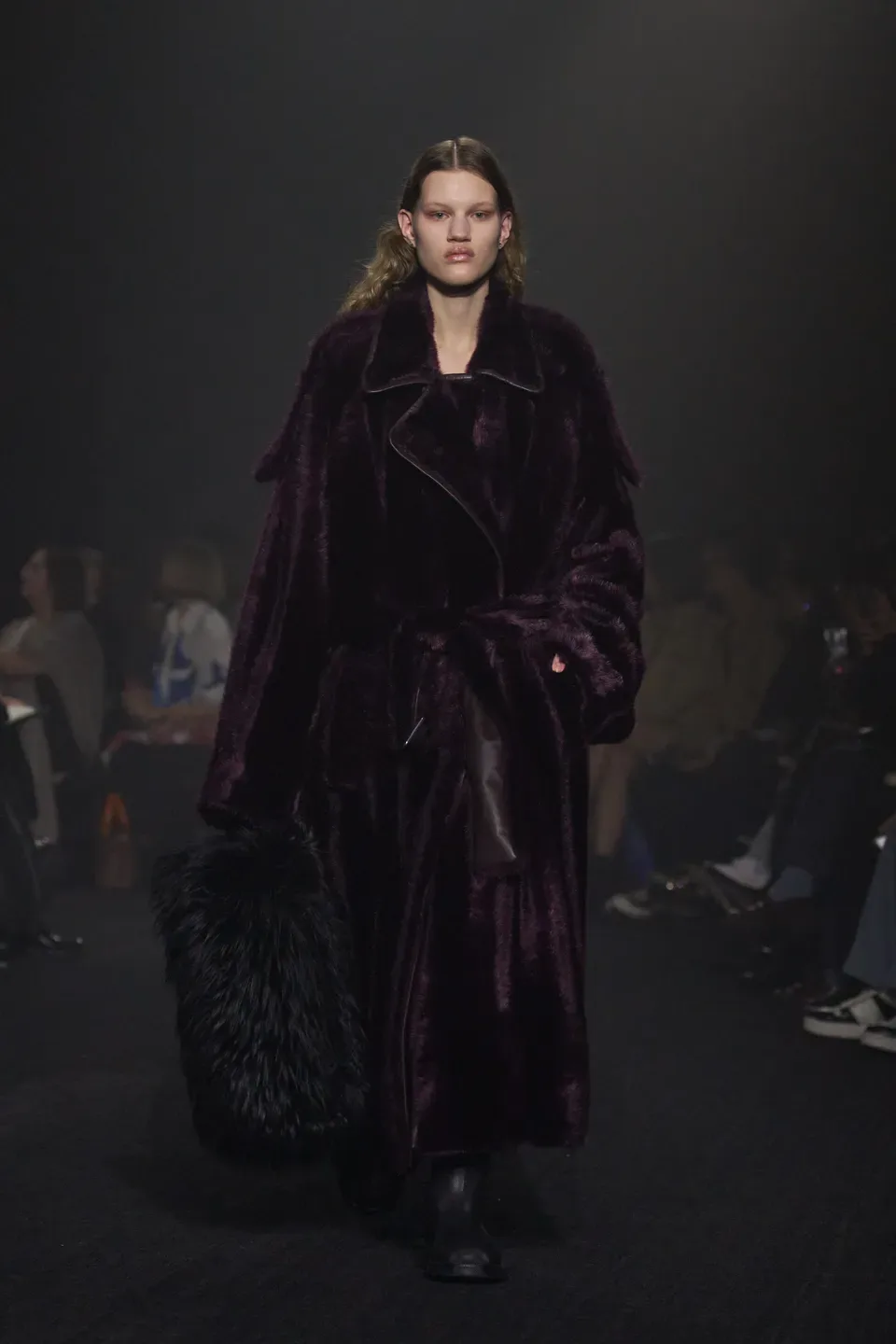 00010-burberry-fall-2023-ready-to-wear-credit-gorunway