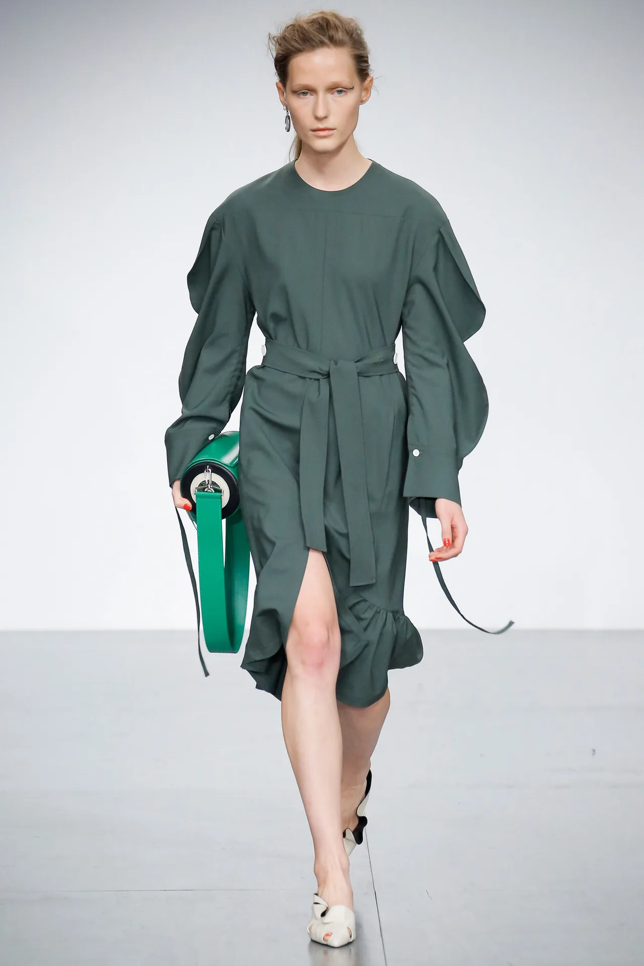 Một số bộ sưu tập nổi bật trong ngày thứ 2 LFW Spring 2018