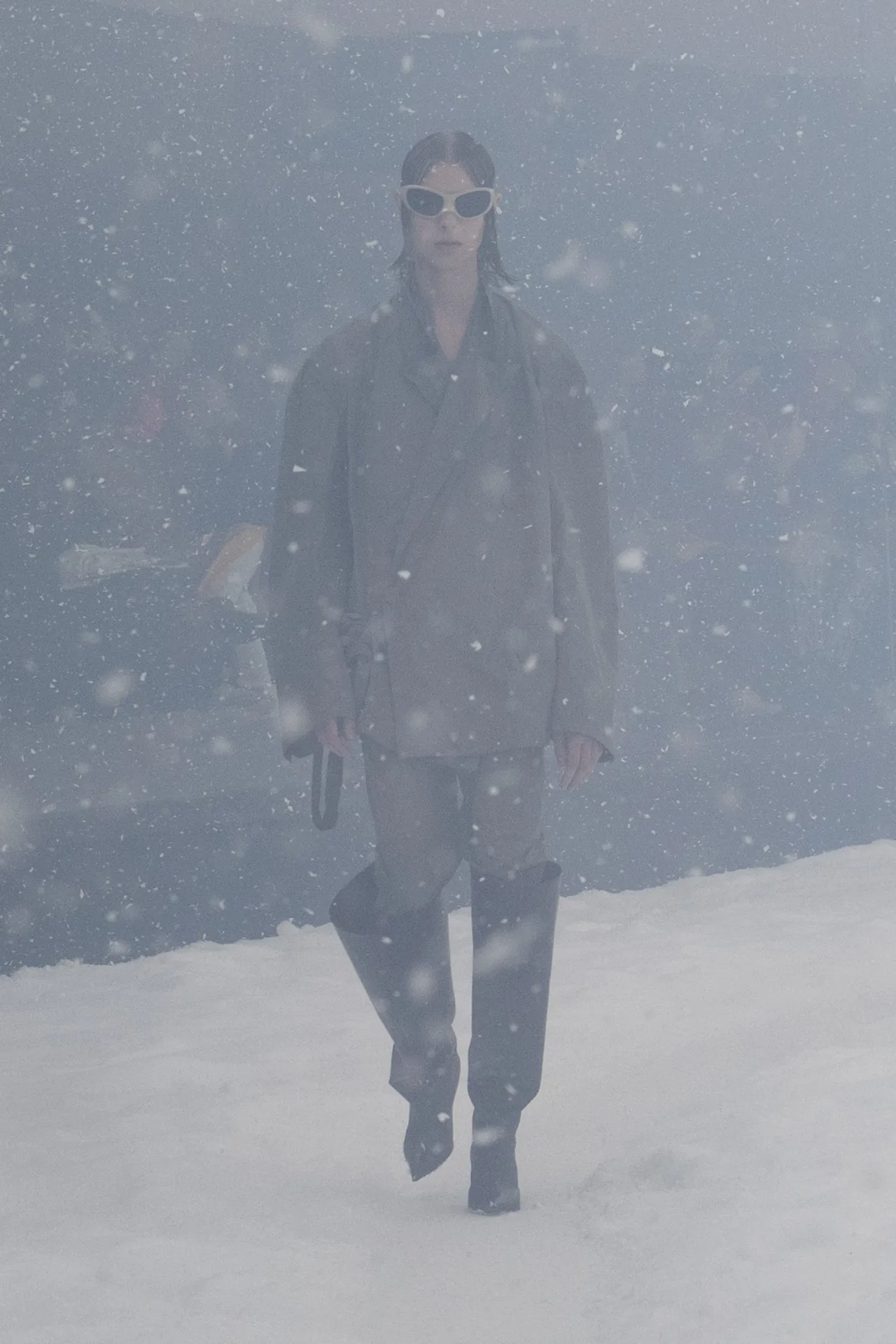Balenciaga RTW Thu Đông 2022 look 16