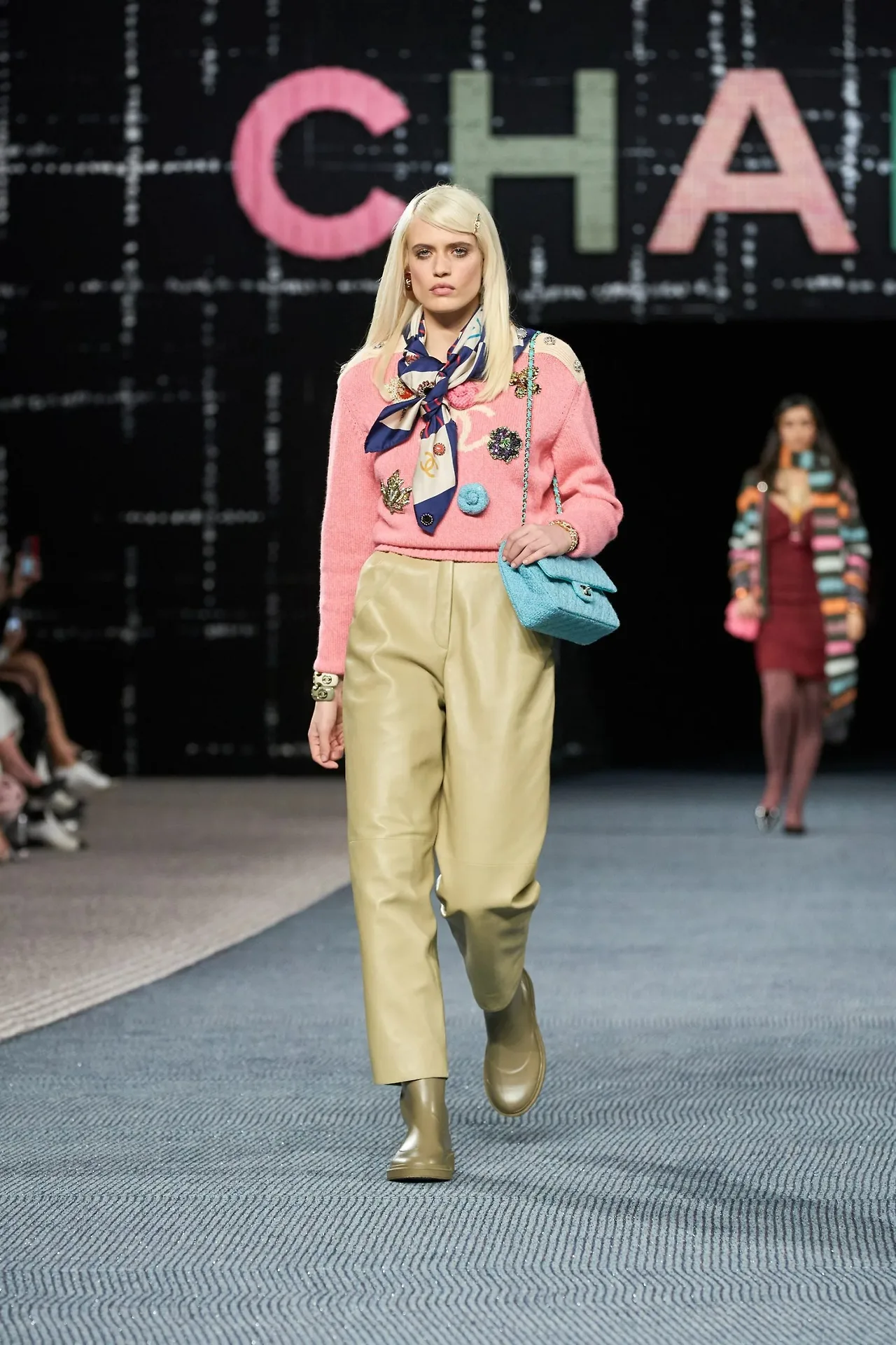 Chanel RTW Thu Đông 2022 look 9