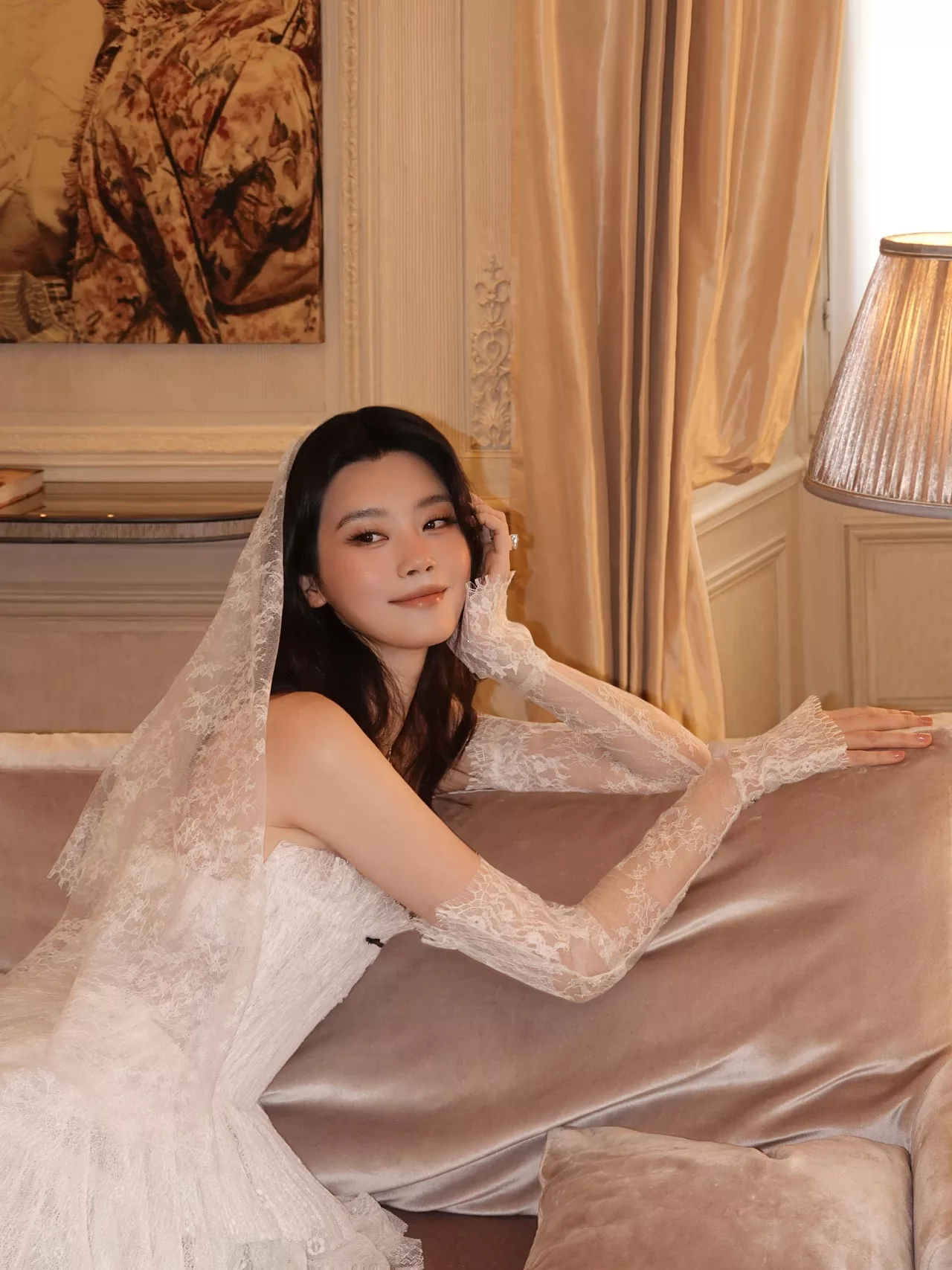 Hề Mộng Dao diện thiết kế từ Montsand trong bộ hình pre-wedding