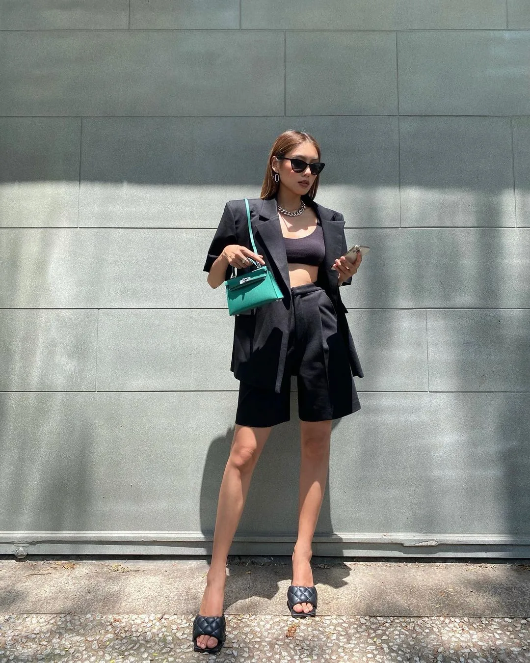 blazer ngắn tay màu đen