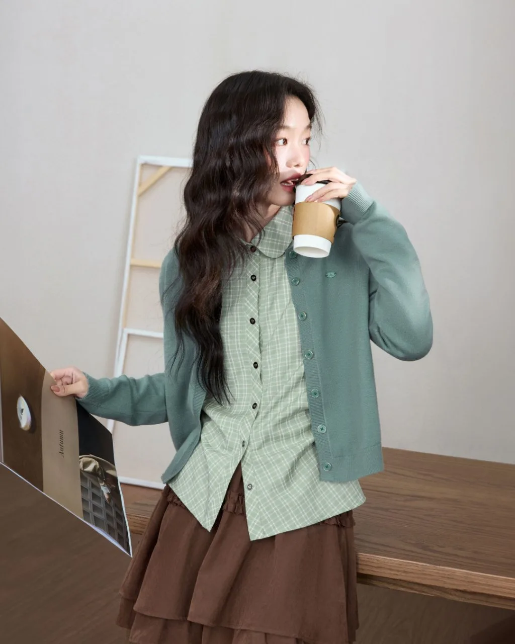 Cardigan len mohair mang lại vẻ mềm mại