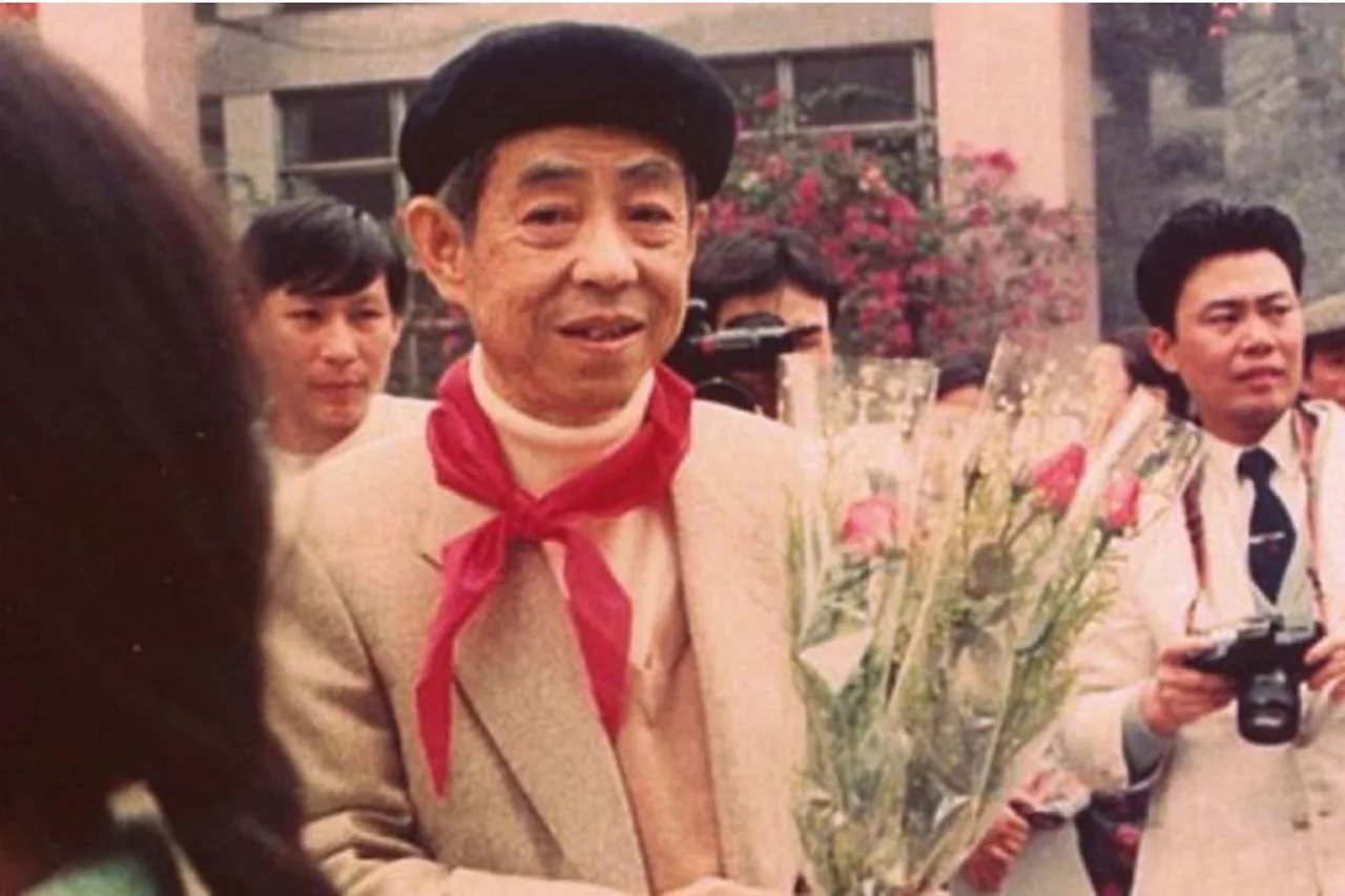 Hình ảnh Fujiko F. Fujio (cha đẻ Doraemon) tại Hà Nội.