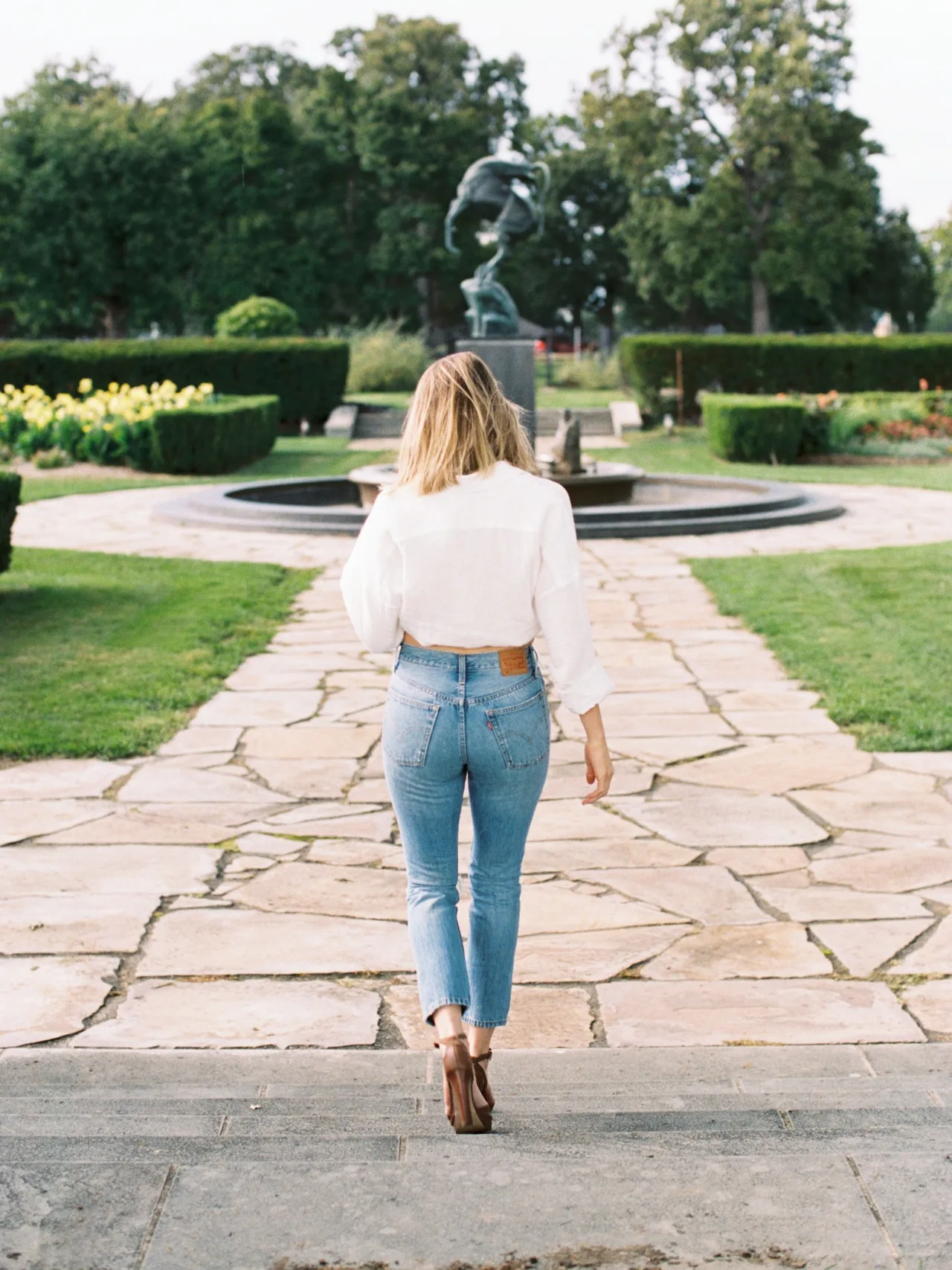 cách bảo quản quần jeans không bị phai màu