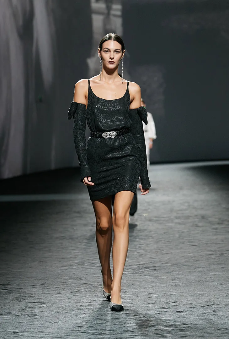 Vittoria sải bước trên CHANEL Xuân-Hè 23