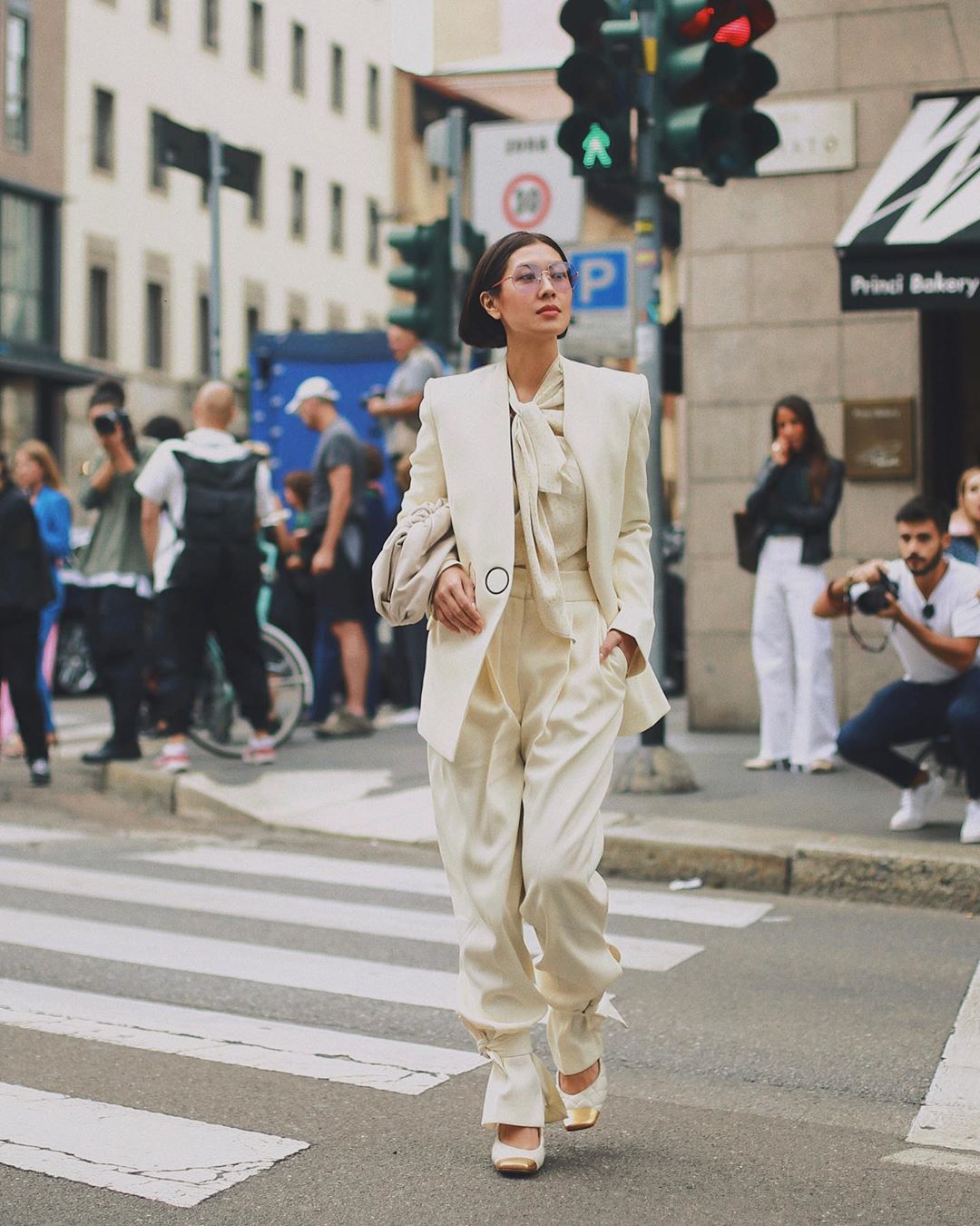 Dress code formal - âu phục phom rộng màu trắng kem