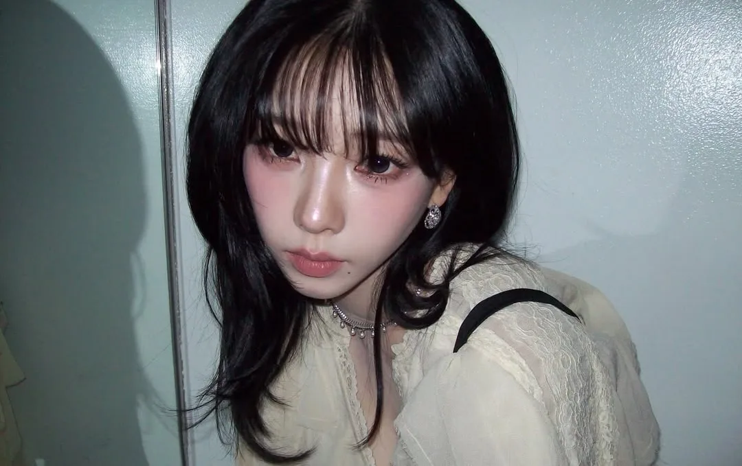 KARINA trang điểm bắt sáng nổi bật với bảng mắt đẹp