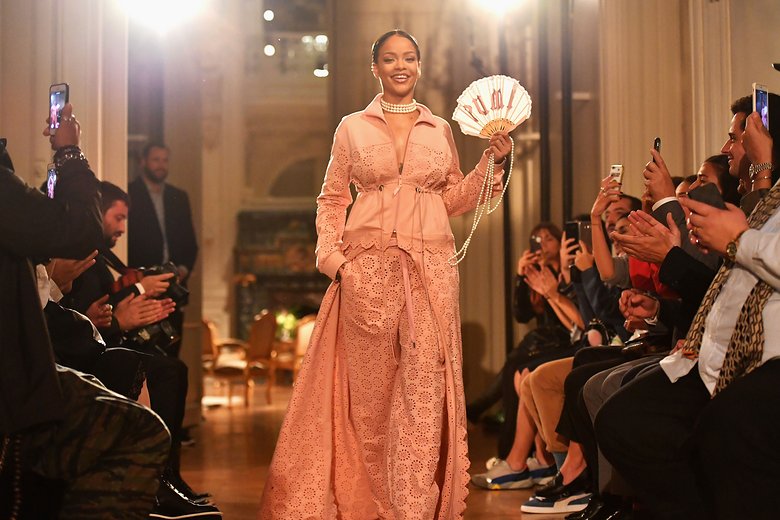 Hình ảnh trong BST Fenty x Puma của Rihanna - Ellevn