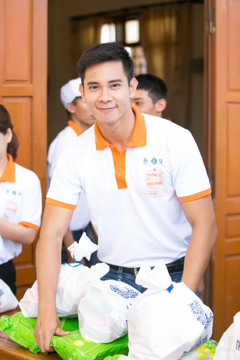 Hơn 24.000 phần quà đã được chuyến xe "Thương về miền Trung" trao đến tay người dân - Hồ Vĩnh Khoa
