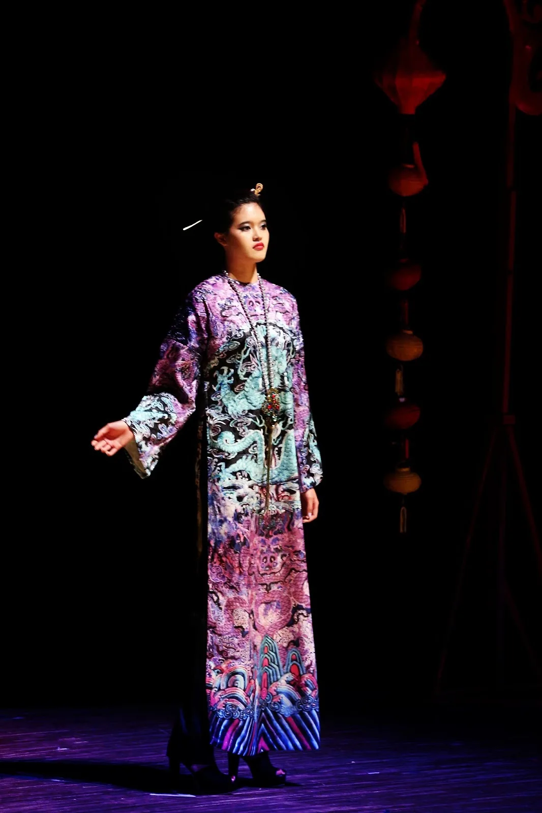 ao-dai-cuoi-Huynh-Hai-Long-Dang-The-Huy-Huong-xua-a