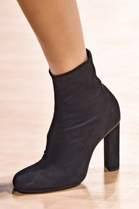 Những đôi boots Thu Đông 2015-16 được thiết kế dáng cao, thấp trên nền chất liệu da dê, da cá sấu, da lộn. Những đôi boots Thu Đông 2015-16 được thiết kế dáng cao, thấp trên nền chất liệu da dê, da cá sấu, da lộn.