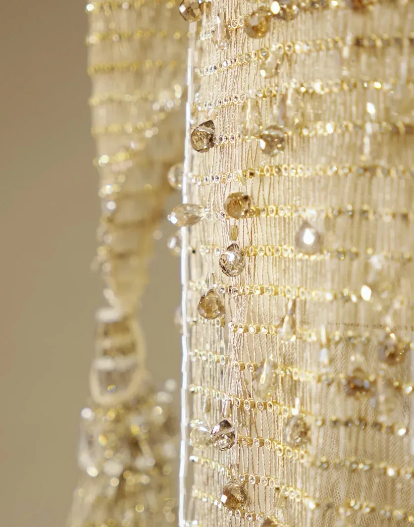 chi tiết sequins phong cách Glamorous Romance