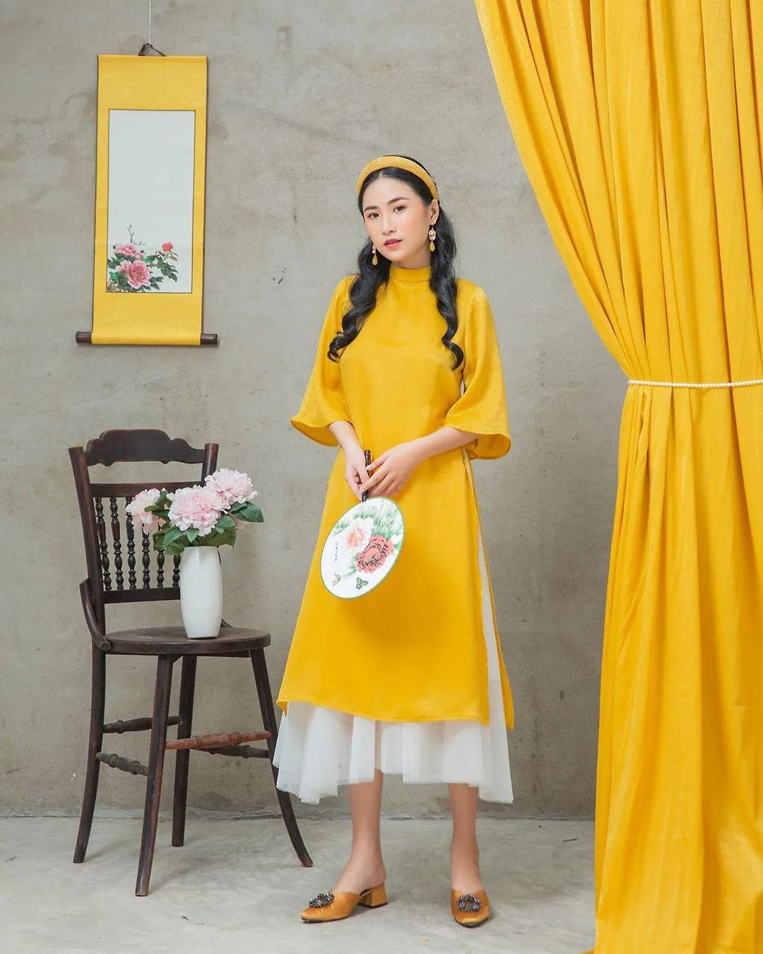 Phụ kiện hài nhung mặc áo dài Tết 