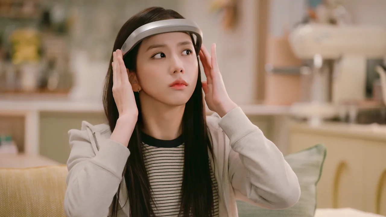 Jisoo diễn xuất tiến bộ trong phim Hàn Boyfriend on Demand.