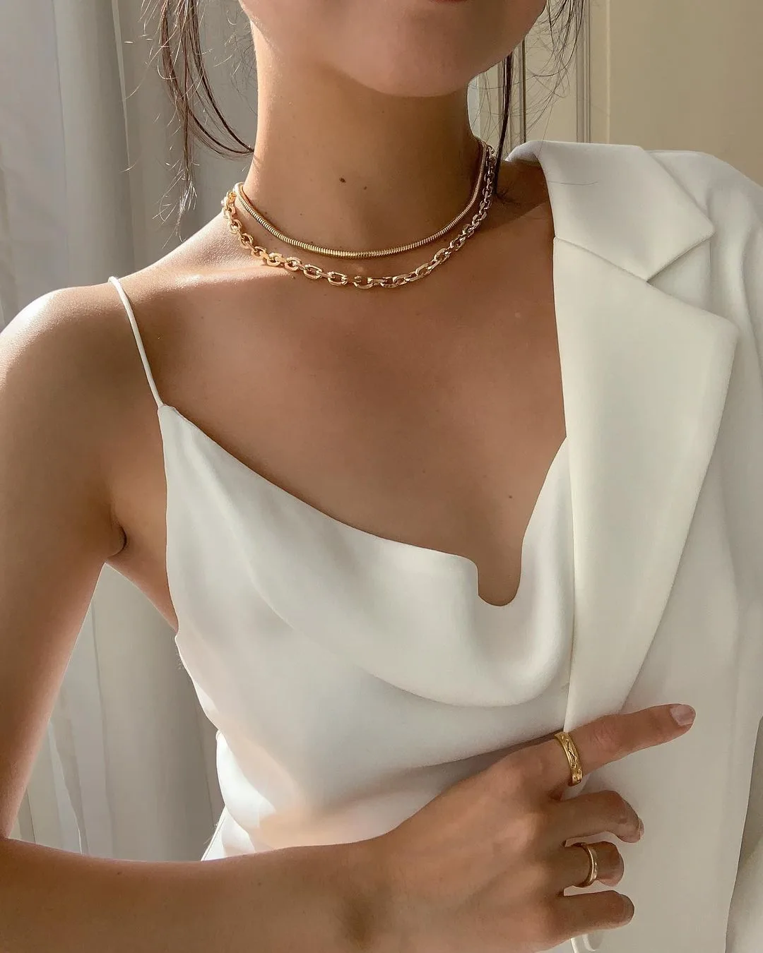 phụ kiện thống nhất về chất liệu kim loại