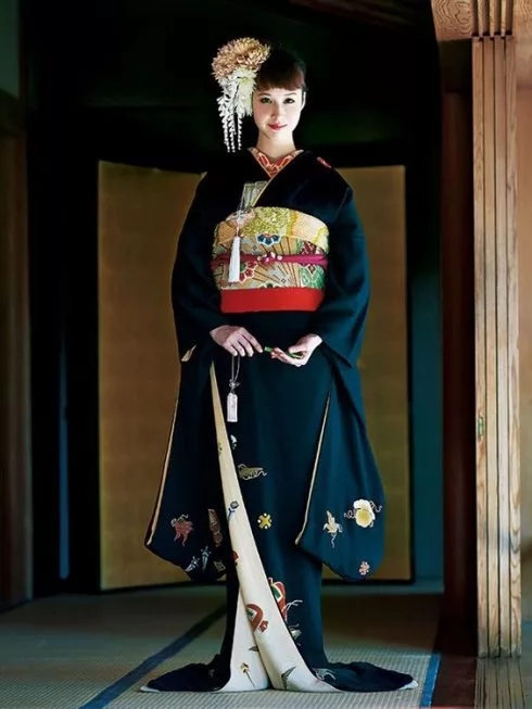 Kimono 10 trang phục truyền thống quyến rũ của phụ nữ trên thế giới - ELLE VN
