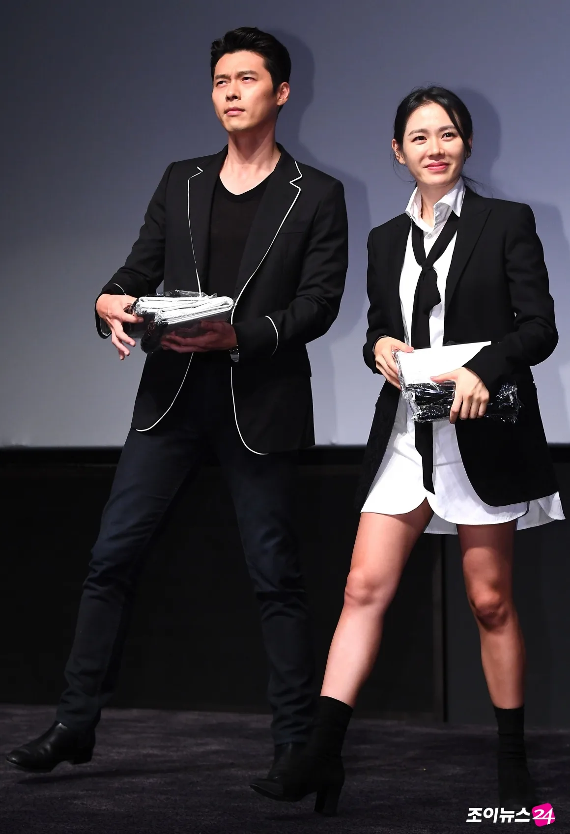 hyun bin và son ye jin diện blazer