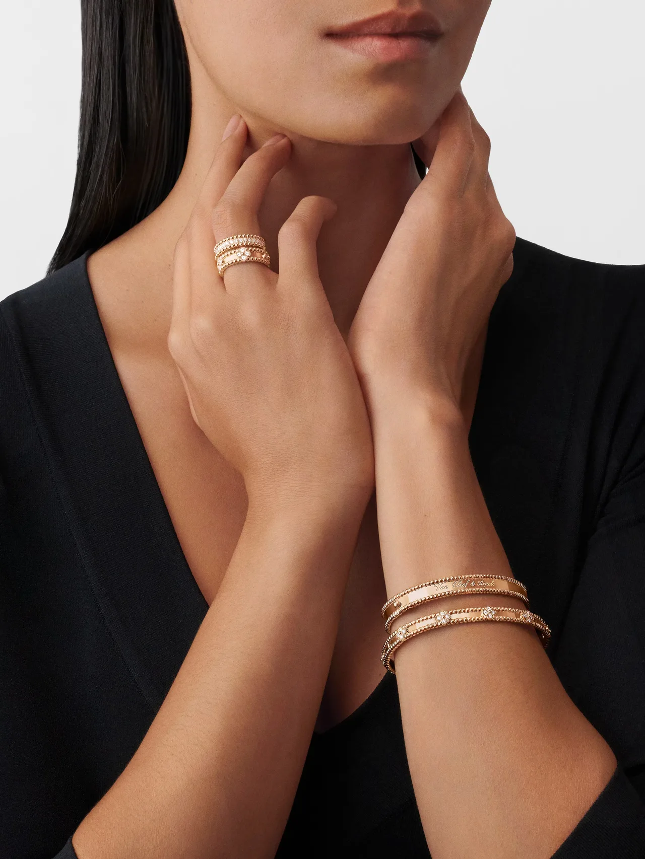 nhẫn đính đá BST Van Cleef & Arpels Perlée