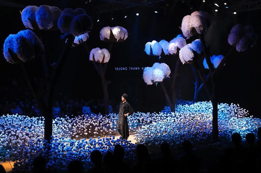 sân khấu ELLE Fashion Show thay đổi qua các năm 4