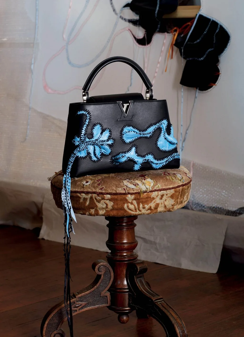thời trang 4 túi Louis Vuitton Capucines của Nicholas Hlobo