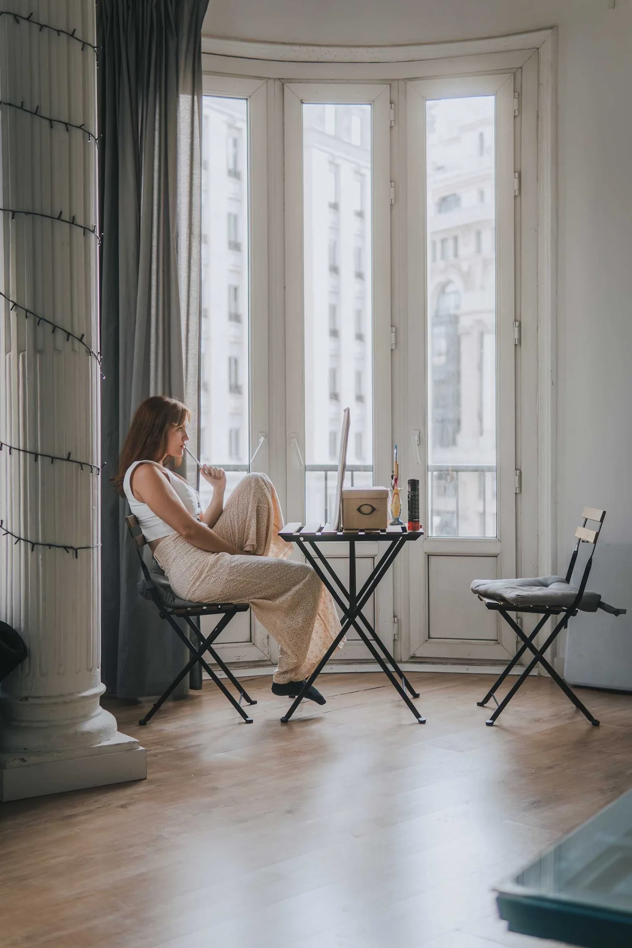 cô gái chia nhỏ đầu việc để vượt qua áp lực