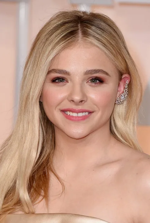 Chloe Grace Moretz với mái tóc vàng óng thật sự là gương mặt thích hợp cho nhân vật nàng tiên cá trong The Little Mermaid.