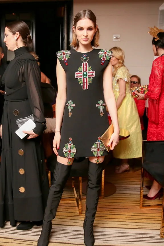 Laura Love Versace - elle vietnam