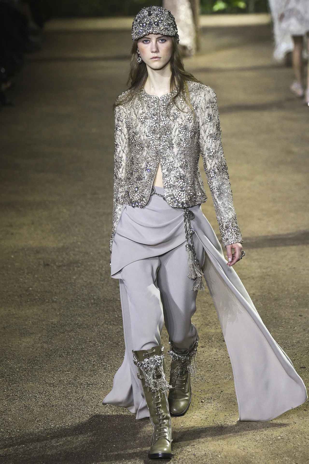 elie-saab-spring2016-ellevietnam(10)