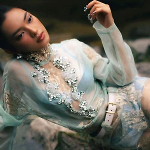 xu hướng váy hoa