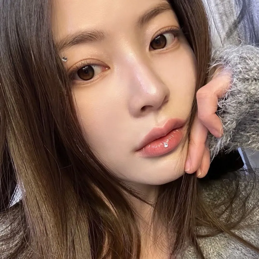 người mẫu hàn quốc với làn da căng bóng nhờ serum rau má
