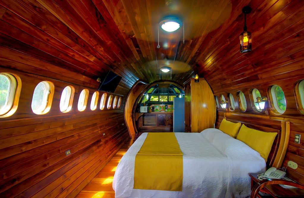 khách sạn máy bay 2