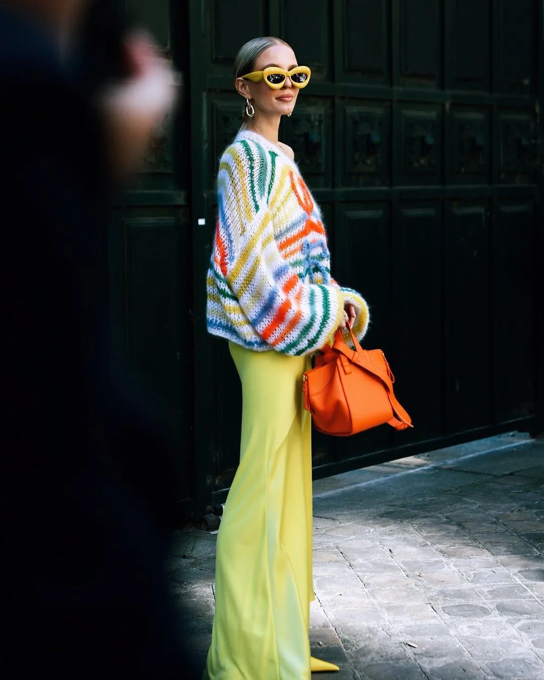 áo len oversized phối cùng chân váy maxi
