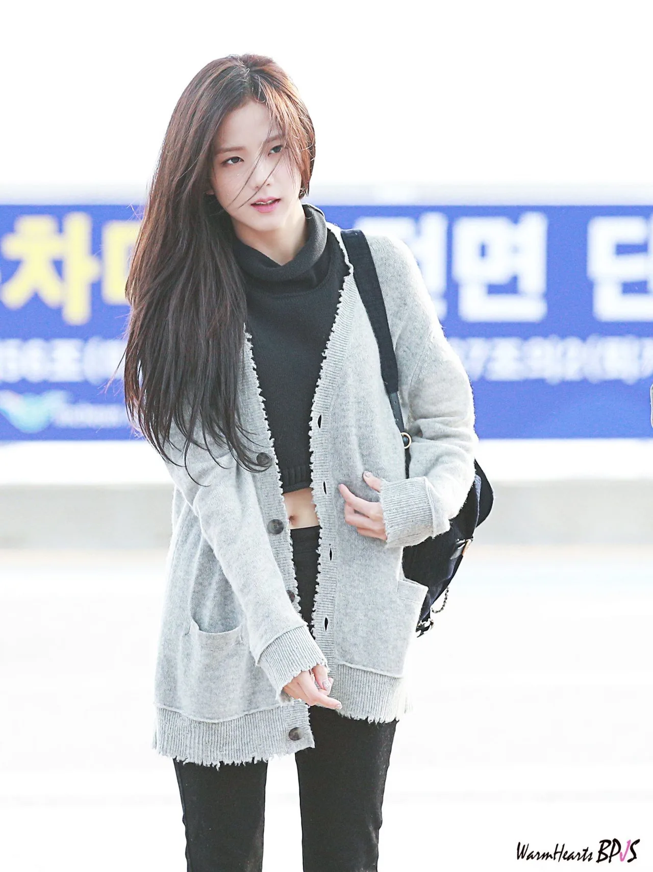 jisoo blackpink áo croptop áo khoác cardigan