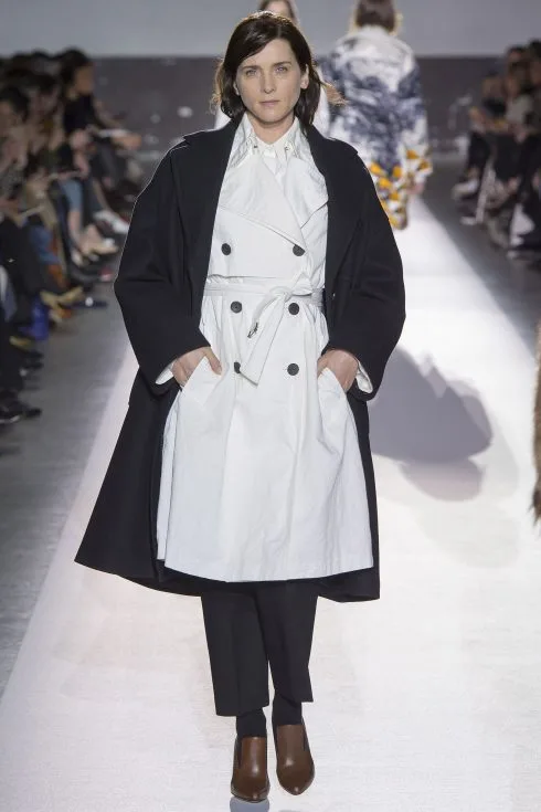 Chiếc áo khoác hai hàng khuy của Dries Van Noten