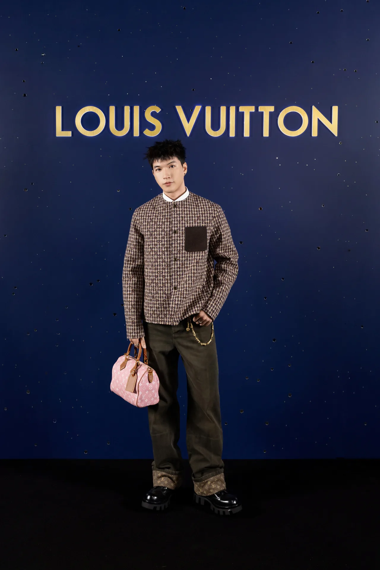 HIEUTHUHAI tại đêm tiệc cuối năm của Louis Vuitton