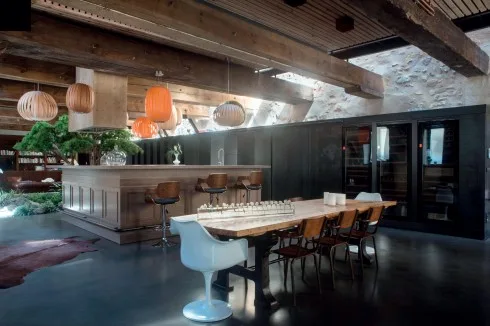 đãi họ một bữa thật ngon cũng như thử những loại rượu ngon trong vùng ellevn-decor-homes-lechai-7