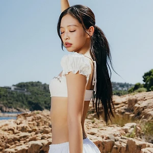 Hình ảnh nữ ca sĩ Jennie trong MV 