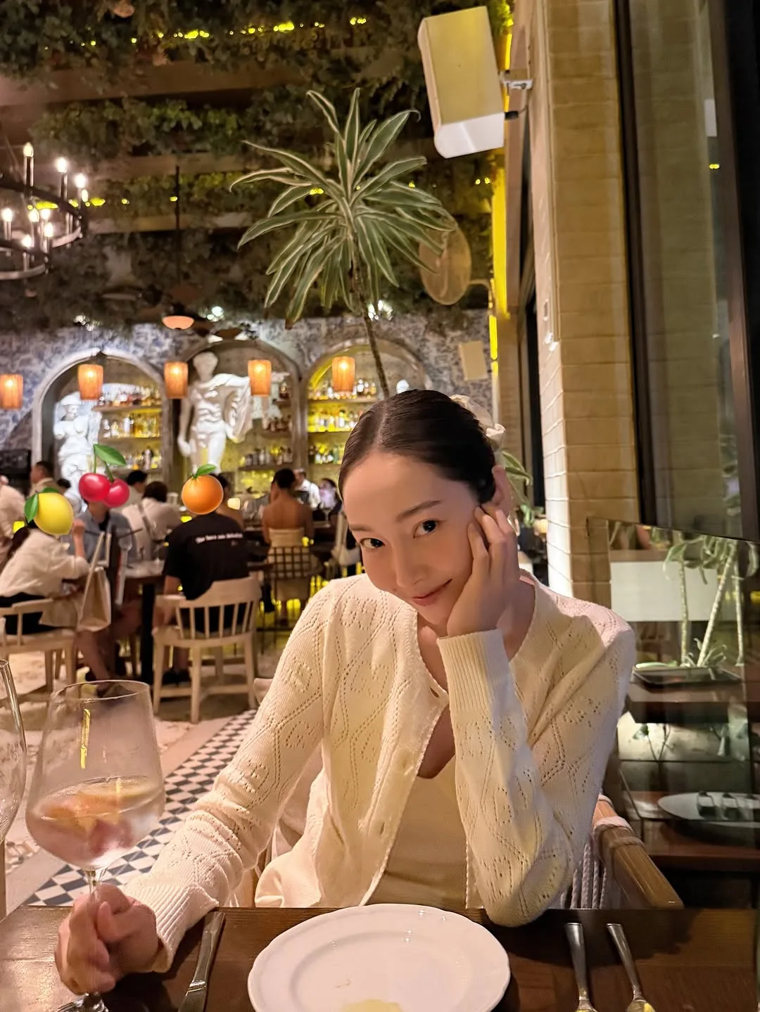Jessica diện cardigan