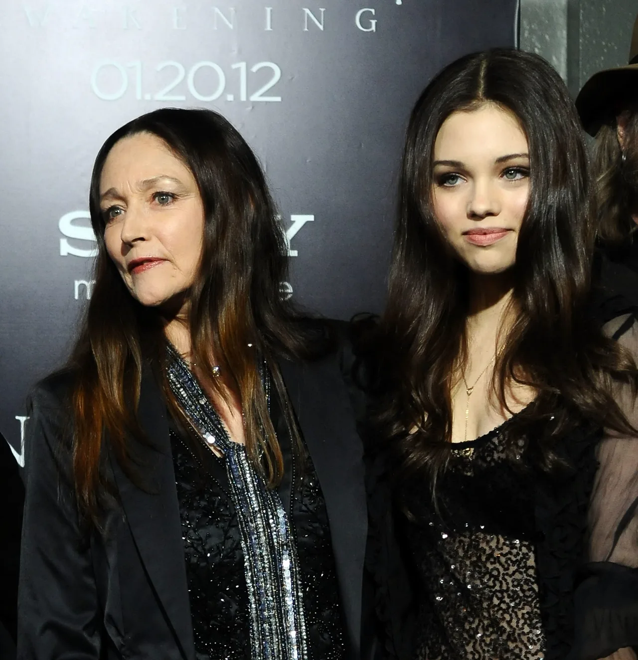 Olivia Husssey và con gái India Eisley