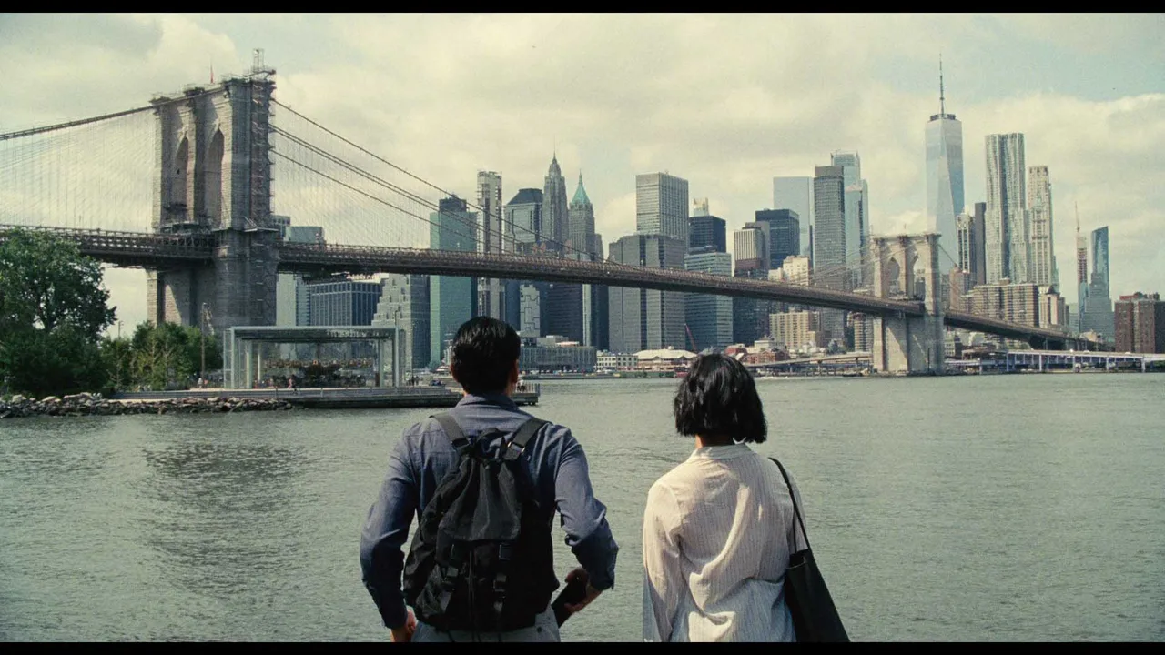đi dạo trên cầu brooklyn