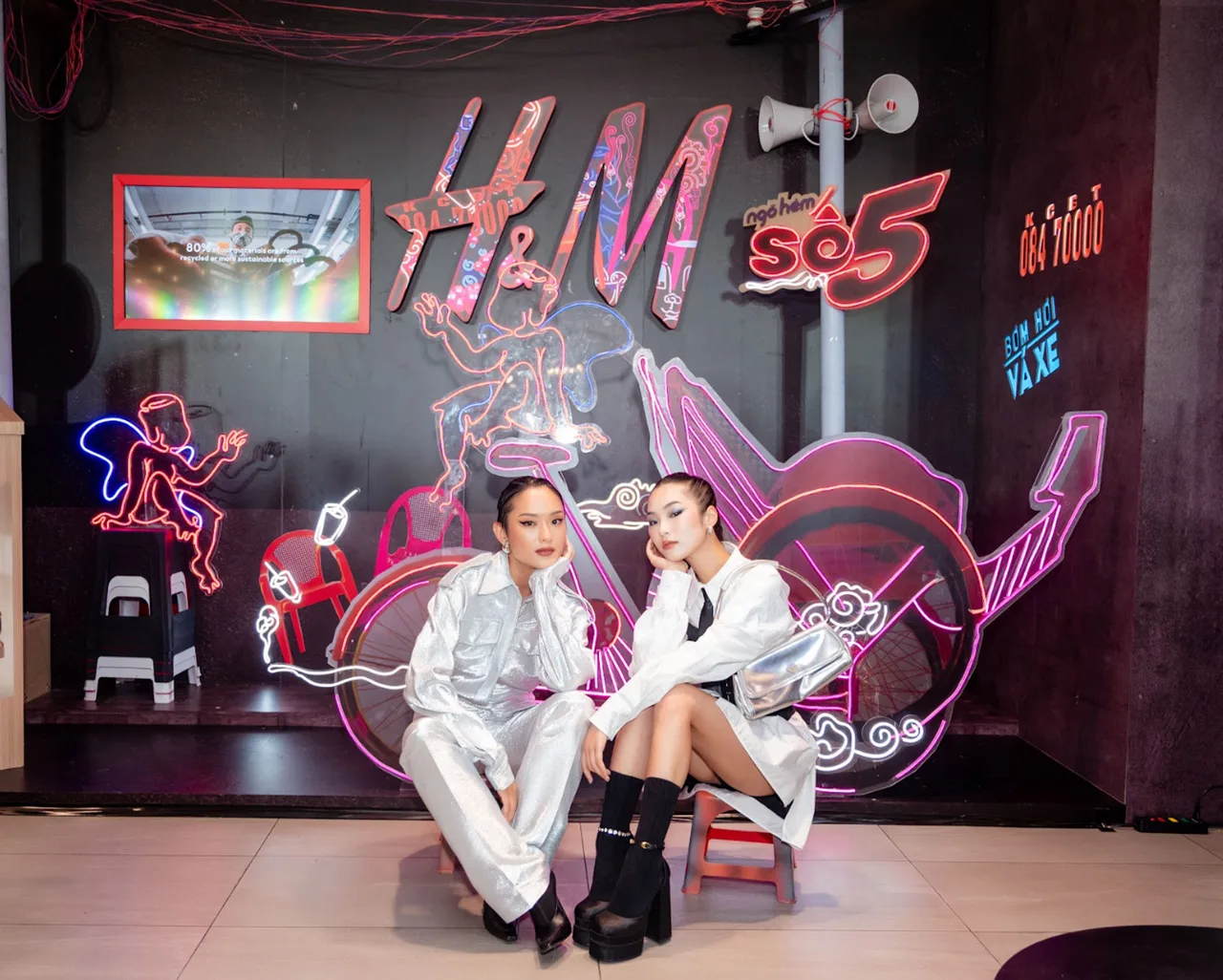 Hồ Thu Anh và Linh Chi ngõ hẻm số 5