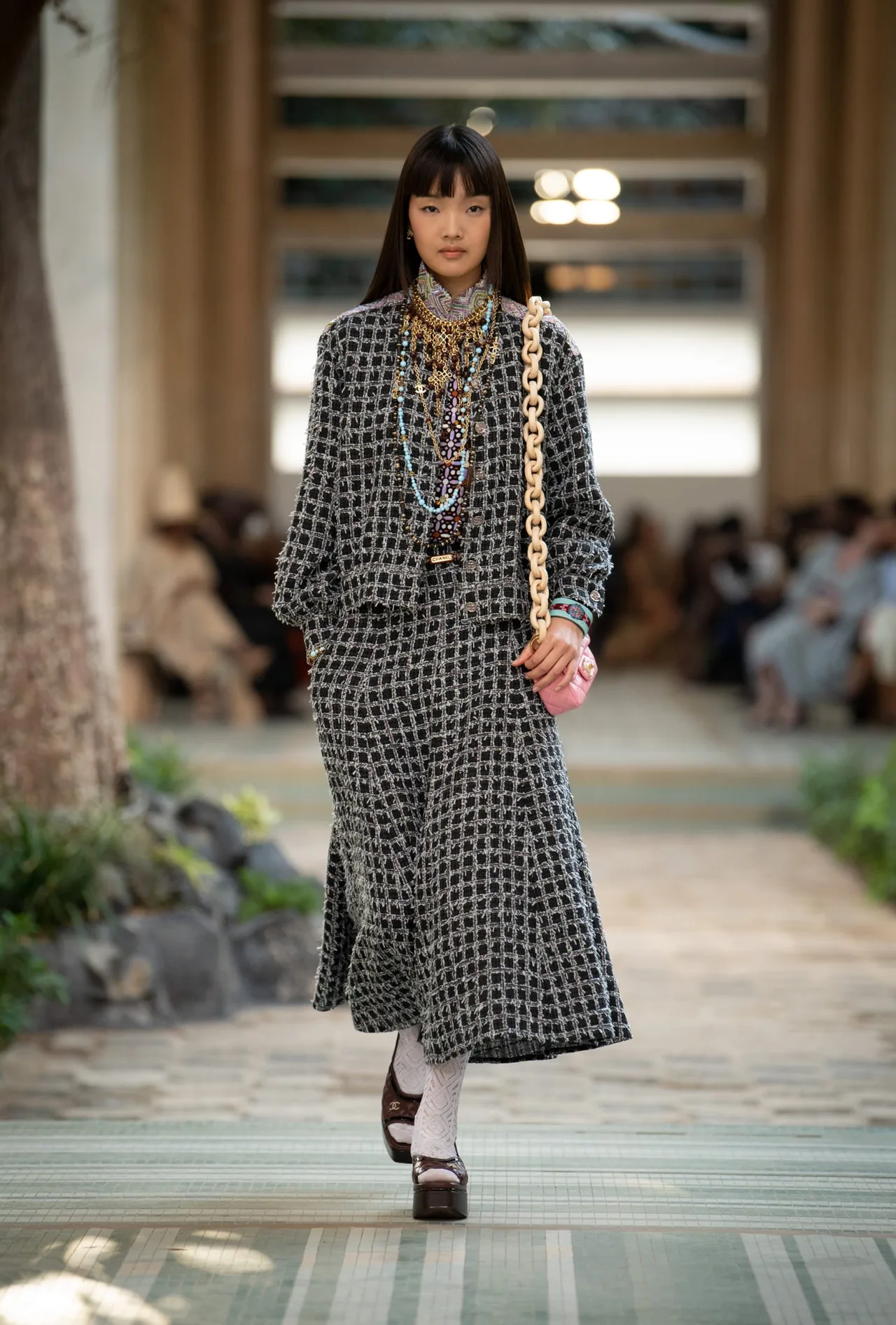 CHANEL Métiers d’art DAKAR 2022 23 look 33