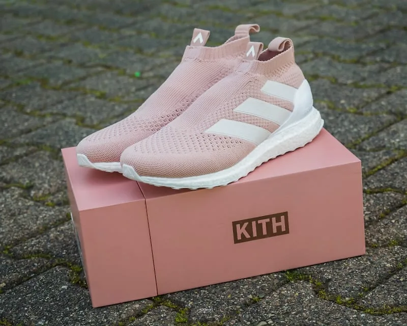 20 đôi sneakers khuynh đảo trong năm 2017 Các ông lớn luôn cập nhật xu hướng thời trang của các tín đồ và cho ra liên tục những đôi sneaker với gam màu pastel đáng yêu như thế này thì chắc chắn không một cô gái nào có thể ngưỡng lại được.
